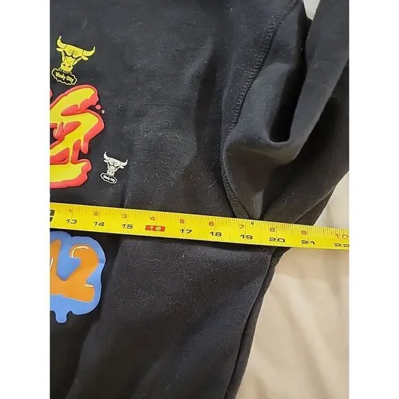 Mitchell & Ness Red Chicago Bulls Crew Neck Sweatshirt Womans Size Small - Picture 6 of 8